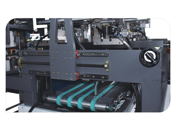 自動四角貼標(biāo)機(jī)