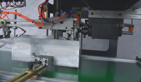 自動打扣機(jī)